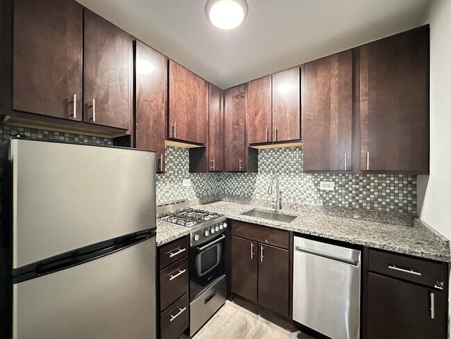 Foto del edificio - 4823 N Damen Ave