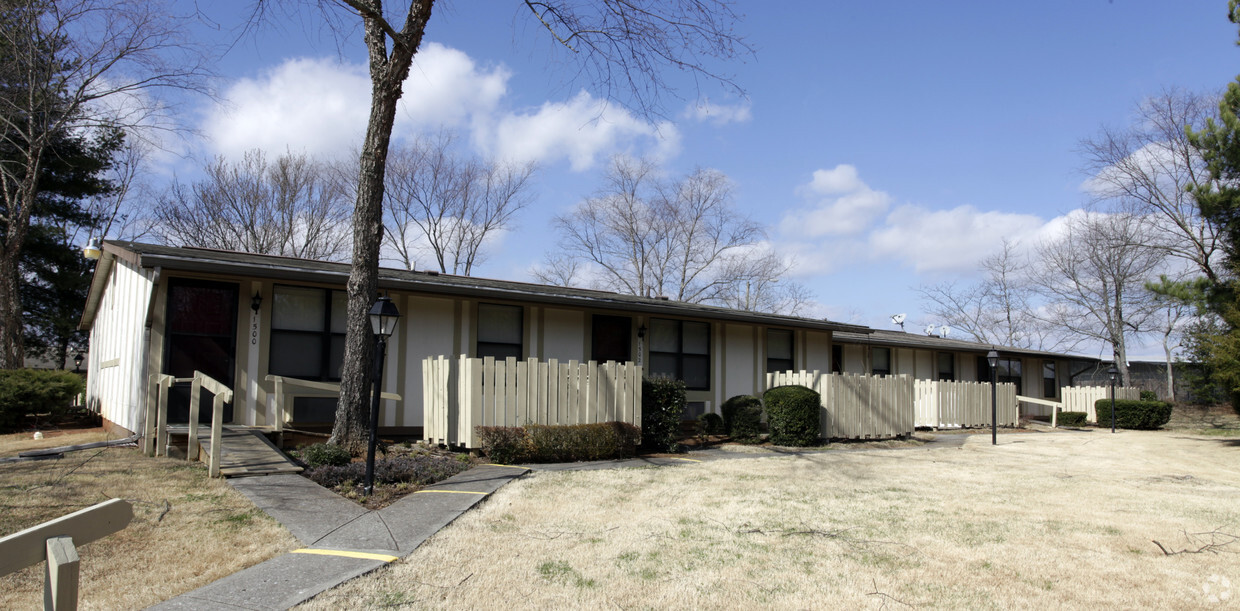 Primary Photo - Burnsbrooke Apartments