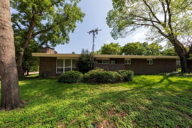 Foto del edificio - 712 S Wildwood Dr