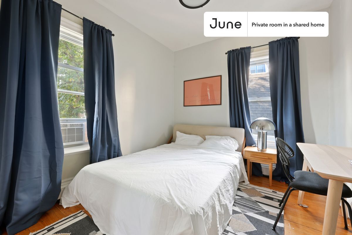 Foto principal - Room in Shared 3 bed/1 bath home