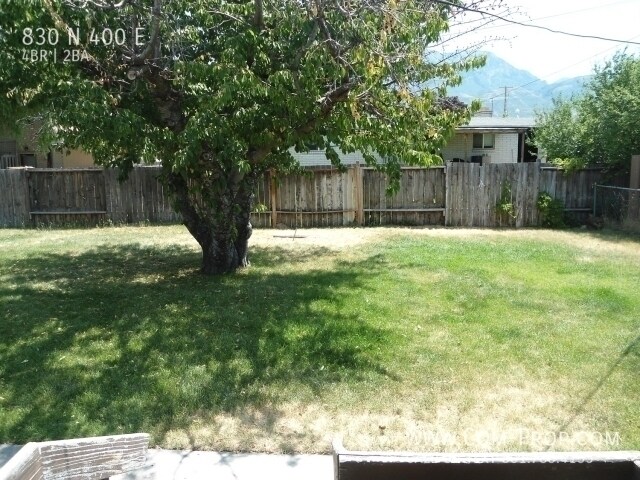 Foto del edificio - Spacious 4 Bed 2 Bath Duplex