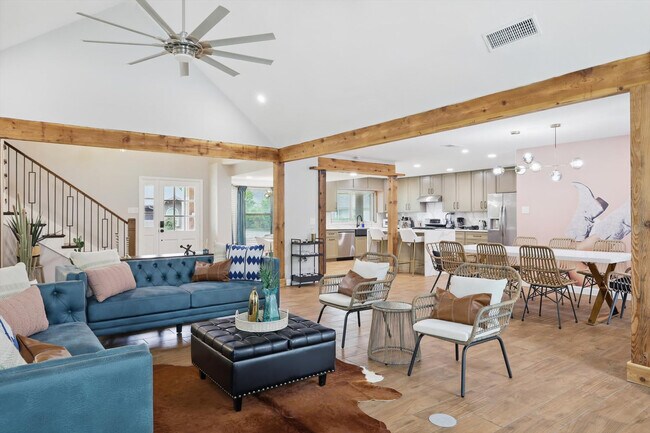 Foto del edificio - 6333 Tosca Dr