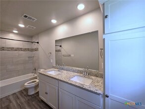 Building Photo - 523 Lost Trl