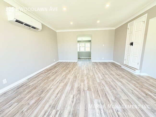 Building Photo - STUNNING & NEWLY RENOVATED 3-BEDROOM/1.5 B...