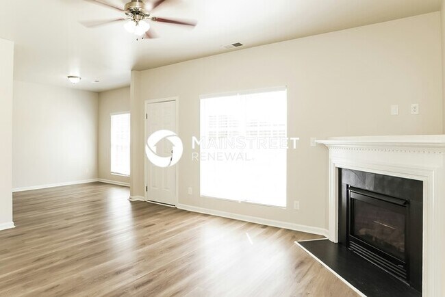 Foto del edificio - 4 Bedroom Pet-Friendly Home in Greensboro, NC with Main Street Renewal