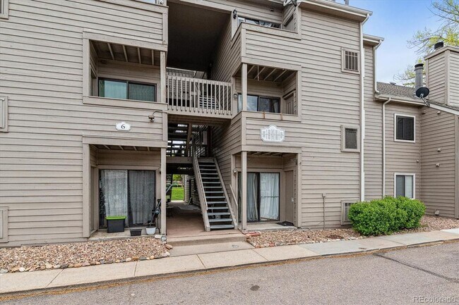 Building Photo - Lakewood Lofted Penthouse Apartment