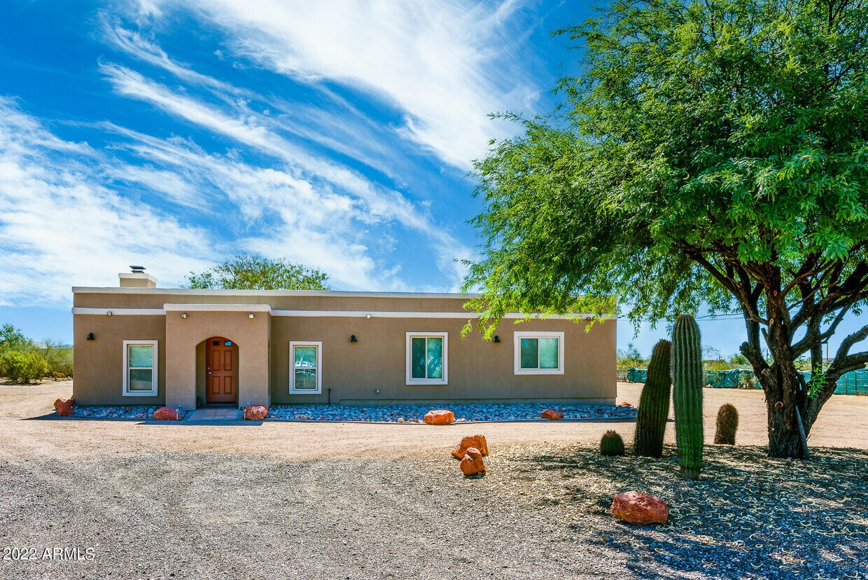 Foto principal - 655 N Merrill Rd