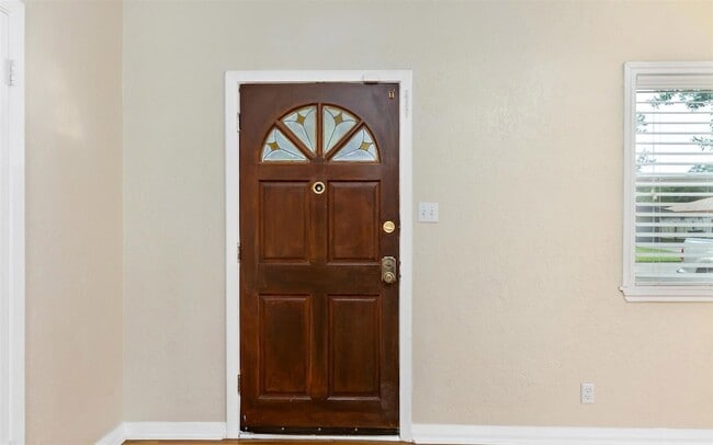 Foto del edificio - 5090 Laurel Ave