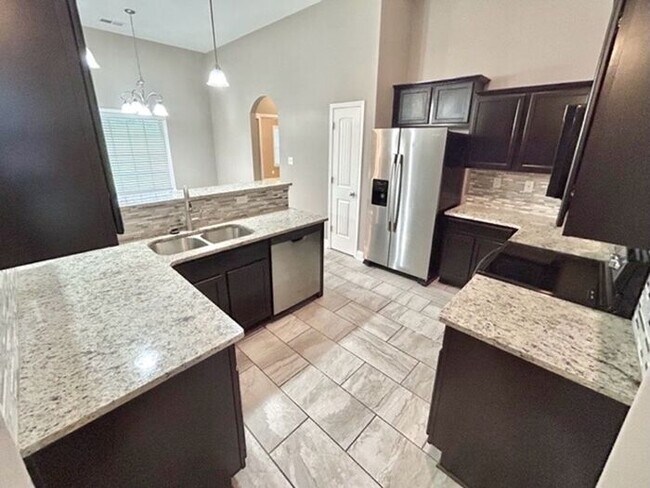 Foto del edificio - Now Leasing a 4-Bedroom 3 Bath Home In Oli...