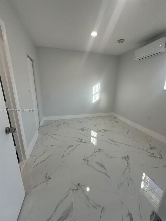 Foto del edificio - 800 NW 91st Ave