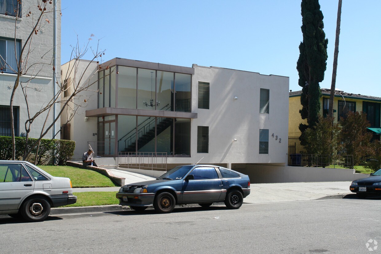 Building Photo - 432 S Manhattan Pl