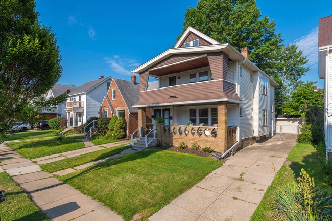 Building Photo - 2200 Wyandotte Ave