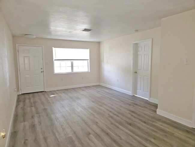 Photo - 3 Bedroom 2 Bath 1 Car Garage Home in St. Pete!!