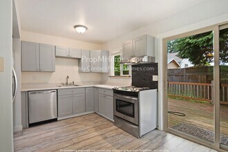 Building Photo - 5829 SE 80th Ct