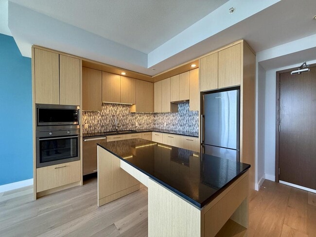 Photo du bâtiment - 13495 Central Ave