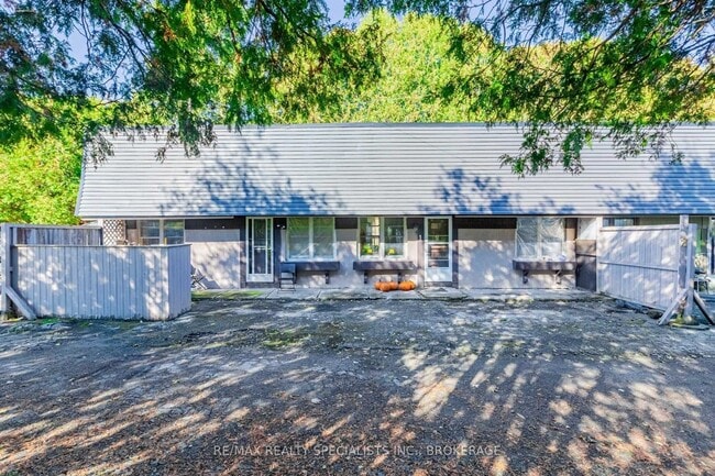 Building Photo - 300 Freelton Rd