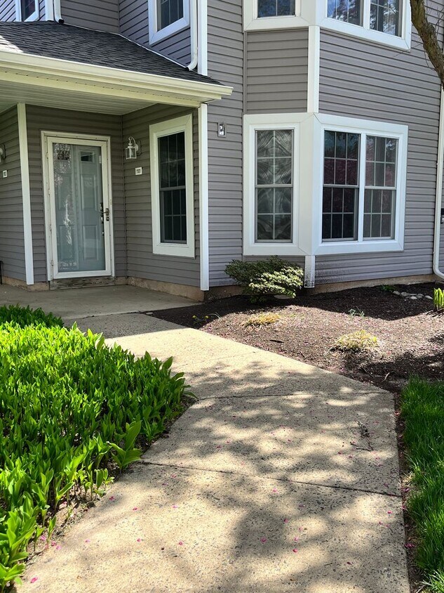 Foto principal - 2 Bed 2 Bath Condo in Council Rock School ...