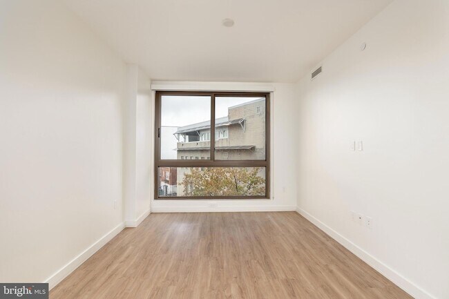 Building Photo - 1630 Columbia Rd NW
