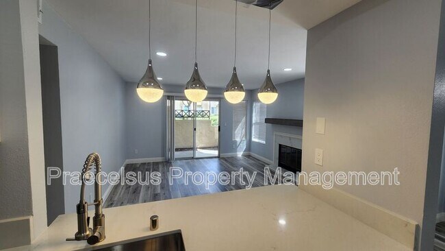 Foto del edificio - 2047 Lakeridge Cir