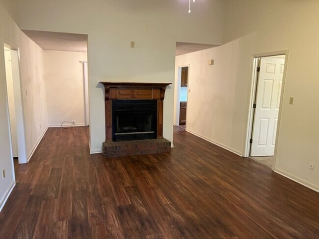 Building Photo - 3 Bedroom/2 Bath home in Valdosta