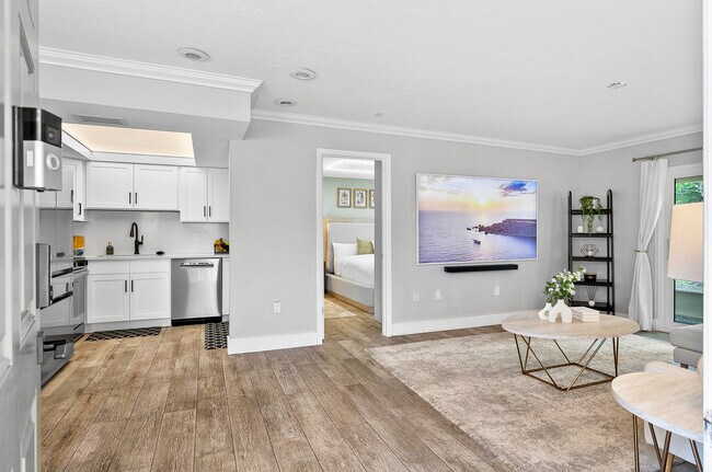 Foto del edificio - 6350 7th Ave W