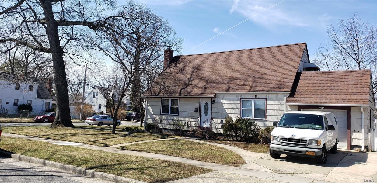 Building Photo - 75 Nassau Pkwy