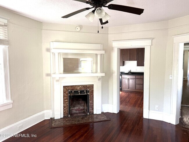 Foto del edificio - 2116 Herschel St