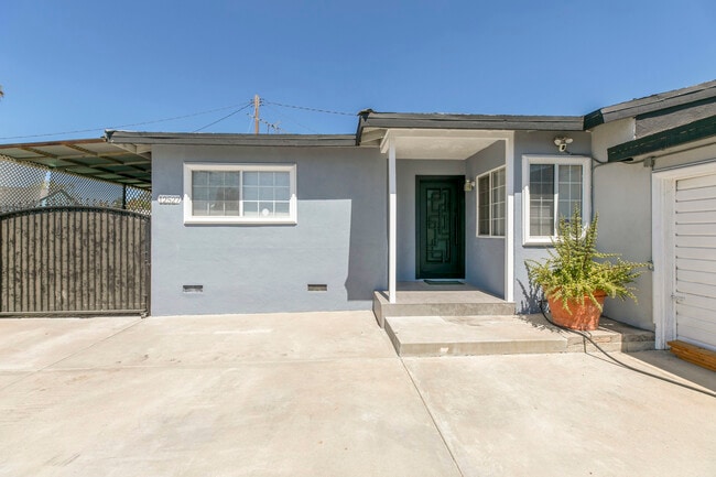 Building Photo - 12527 Stagg St