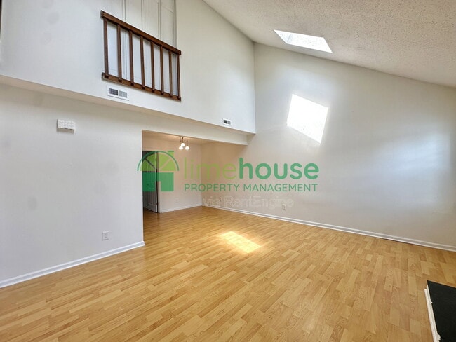 Building Photo - 3207 Creekside Dr