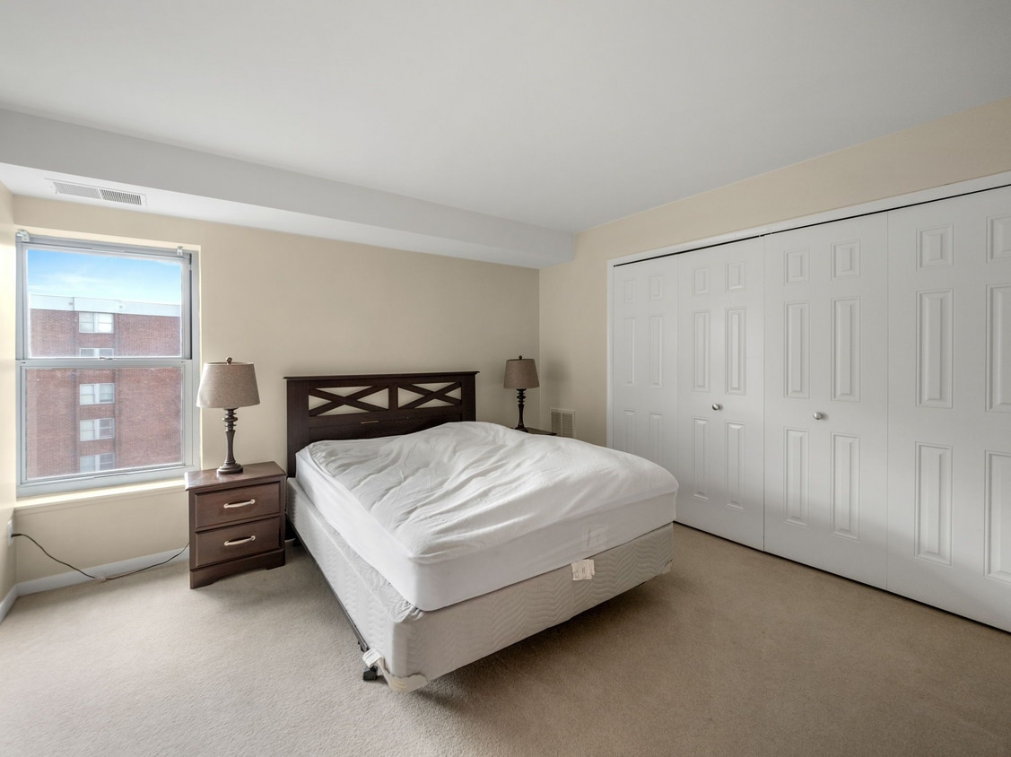 Foto principal - 411 S Old Woodward Ave