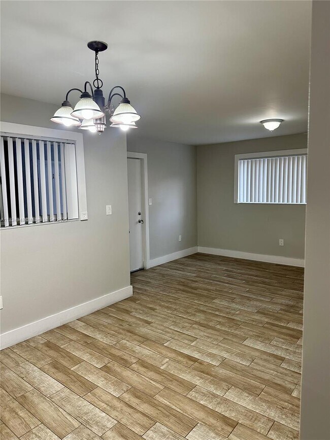 Foto del edificio - 2565 W 56th St