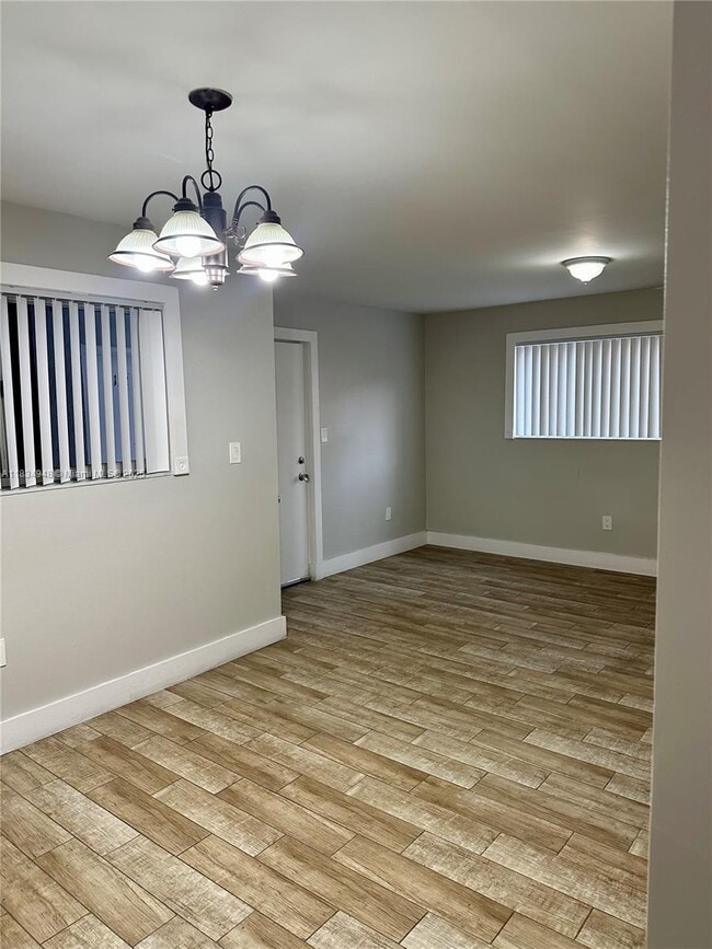 Building Photo - 2565 W 56th St