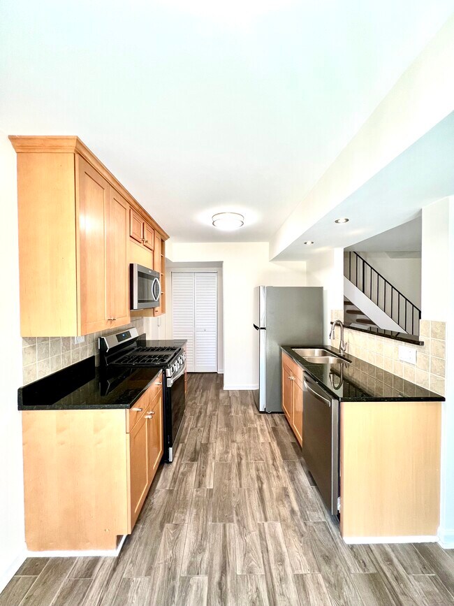 Building Photo - 640 Gray Ct