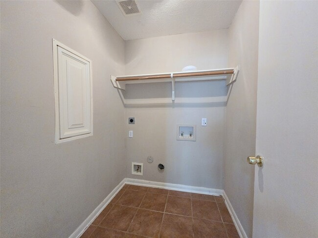 Building Photo - 811 Forest Hillside Ln