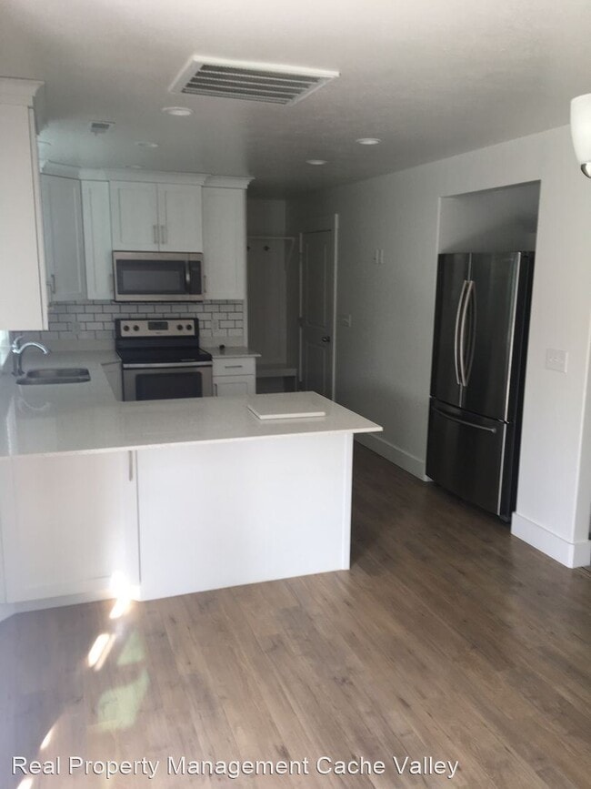Building Photo - 3 br, 2.5 bath House - 2093 S 1400 W
