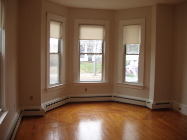 Building Photo - 9 Chestnut St