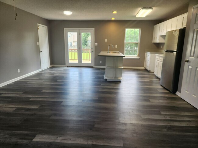 Building Photo - Welcome to your dream home!