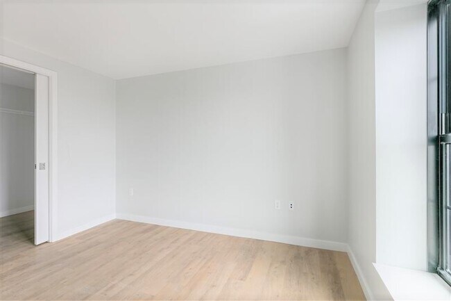 Building Photo - 10 Soden St