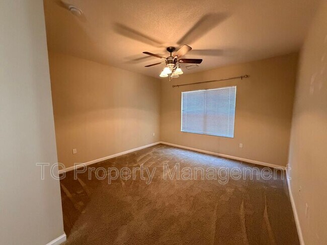 Foto del edificio - 3750 Silver Bluff Blvd