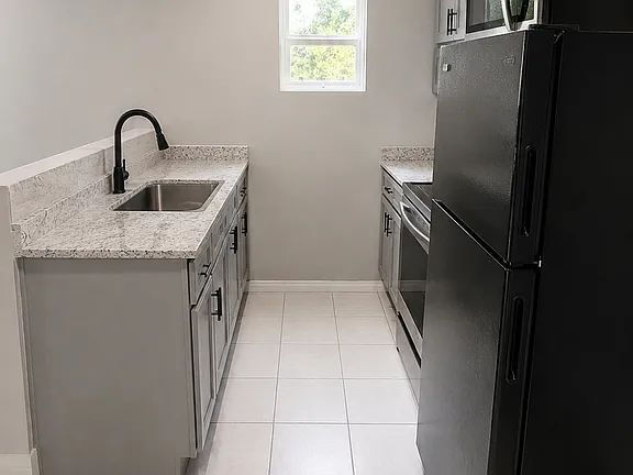 Building Photo - "Charming 3-Bedroom Home in Cleveland, TX with Modern Granite Touches!"