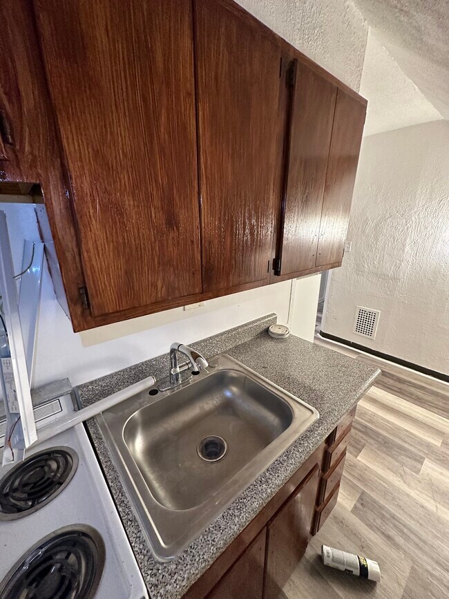 Foto del edificio - 1808 Beech Ave