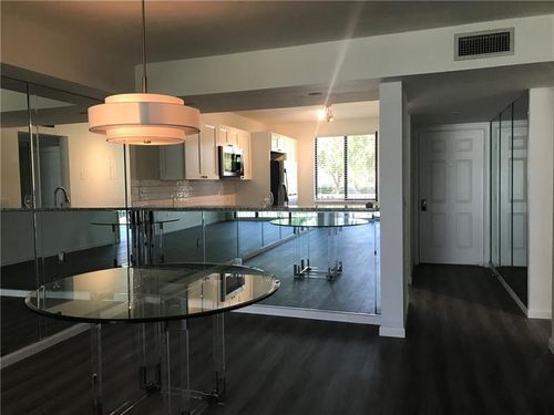 Foto principal - 2741 Village Blvd