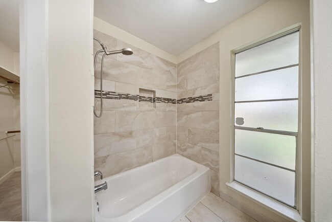 Building Photo - 15738 Tammany Ln