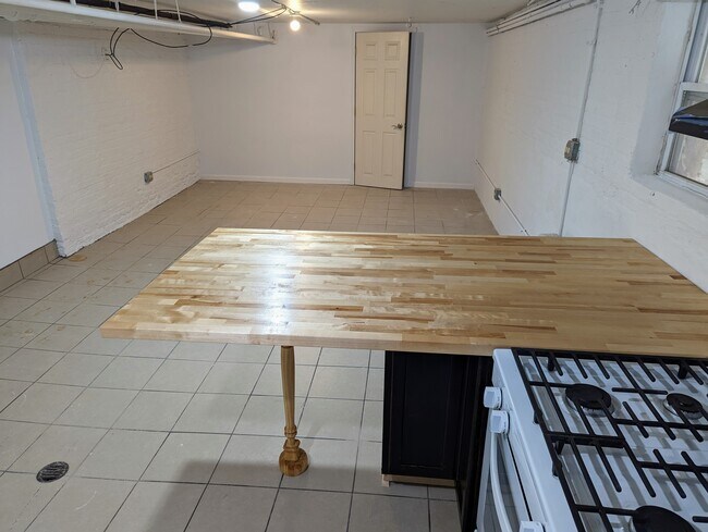 Foto del edificio - 4835 W Cornelia Ave