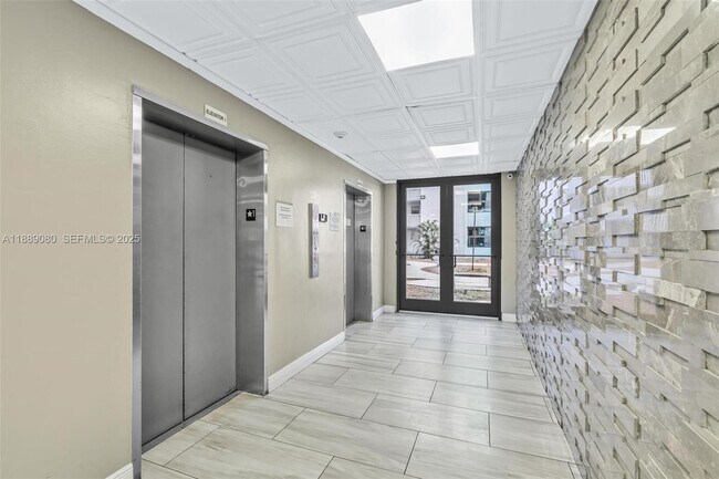 Foto del edificio - 15600 NW 7th Ave