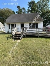 Building Photo - 1044 Betty Dr