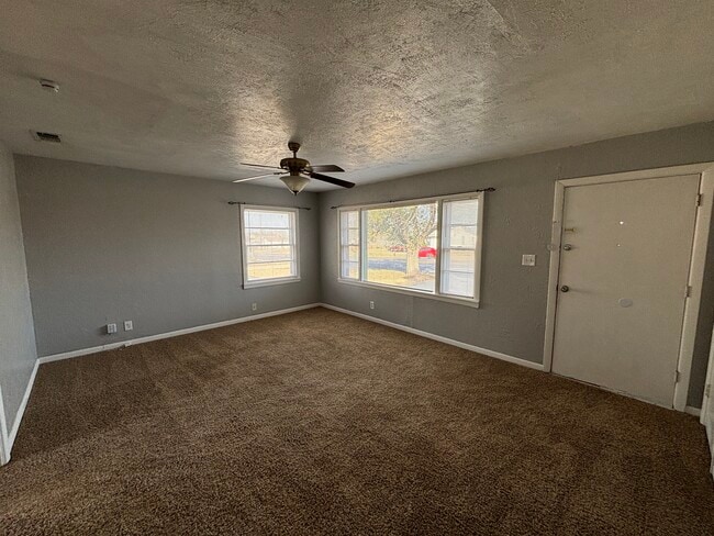 Building Photo - 303 N Western St