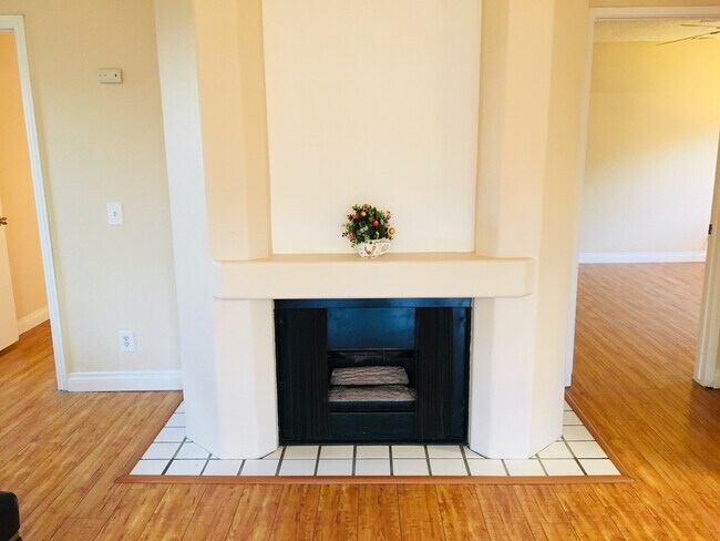 Foto del edificio - 9014 Stacie Ln