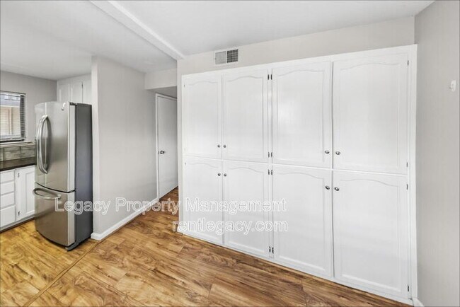 Foto del edificio - 99 Cleaveland Rd