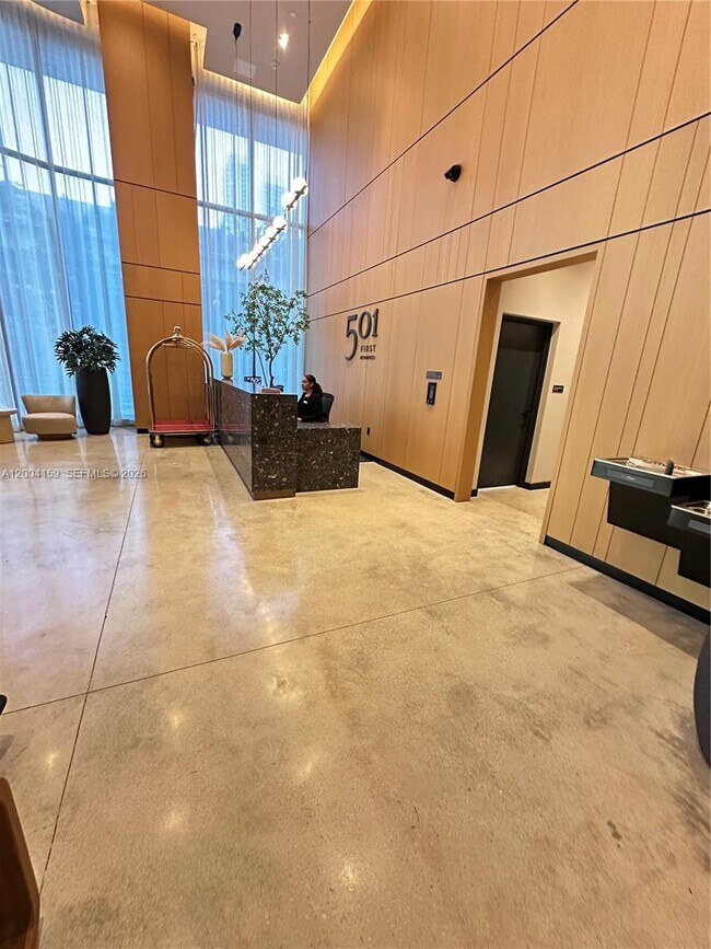 Foto del edificio - 121 NE 5th St